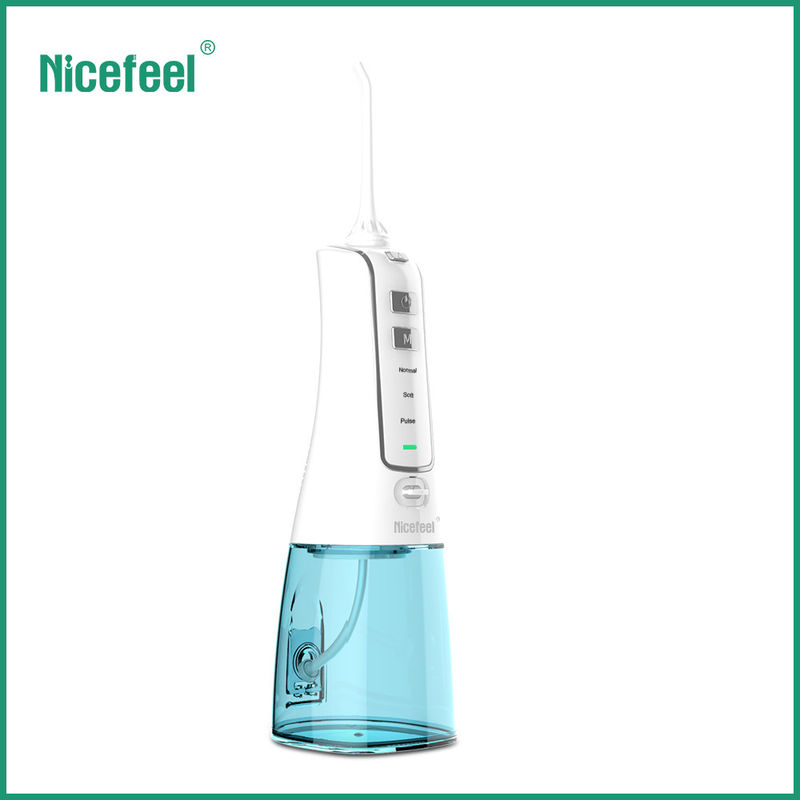 Serbatoio di acqua senza cordone staccabile Irrigator orale tenuto in mano di Flosser 300ml dell'acqua