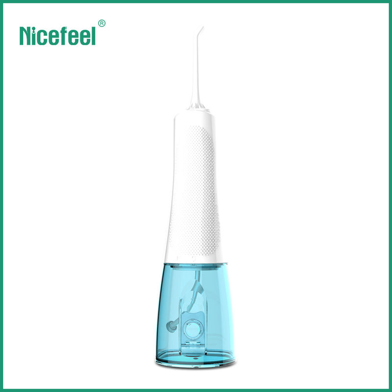 Serbatoio di acqua senza cordone staccabile Irrigator orale tenuto in mano di Flosser 300ml dell'acqua