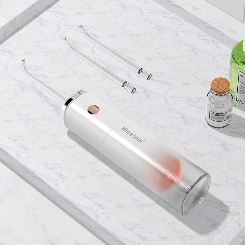 Pulizia profonda portatile di Sonic Cordless Water Flosser Rechargeable con quattro ugelli